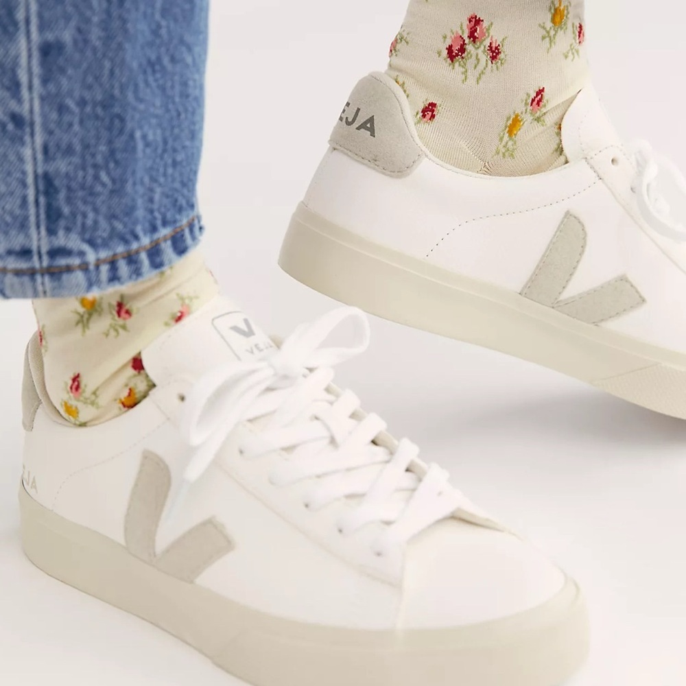 Veja Women's White and Light Gray Sneakers size 5